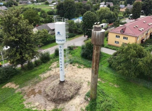 В поселке Славянское Полесского района для аистов возвели новую водонапорную башню