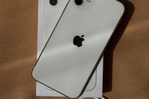 Продаю iPhone 11 128 ГБ, белый