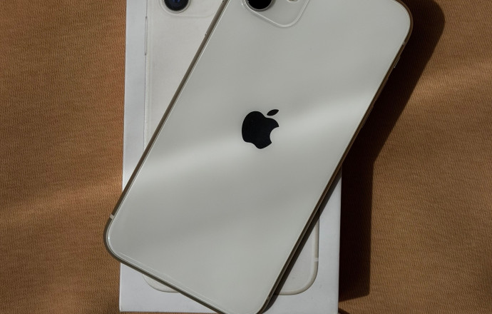 Продаю iPhone 11 128 ГБ, белый
