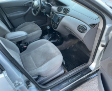 Ford Focus, 2001