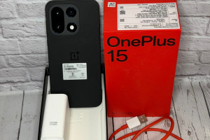 OnePlus 15 12/256GB в черном цвете