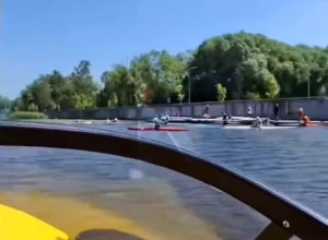 В Калининграде блогер на арендованном катере перевернул байдарку со спортсменами ради видео