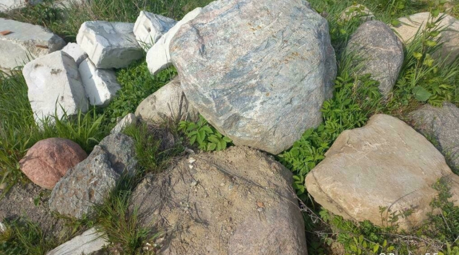В Гурьевском районе на дачном участке обнаружили радиоактивные гранитные валуны