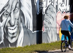 Дятлова в ярости: «Фалус» и «390» огромными буквами изгадили Калининград