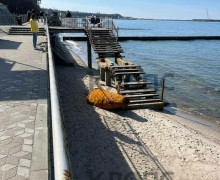 На пляже в Пионерском обнаружен неопознанный оранжевый объект