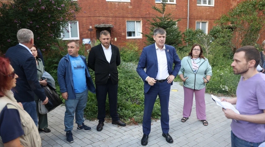 В Прибрежном обсудили дороги, транспорт и перспективы очистных сооружений