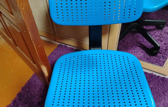 Продаю подростковый стул Икея