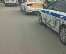 В Зеленоградске таксист сбил подростков на самокате: пострадали двое детей