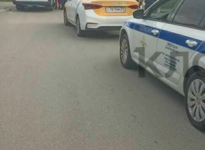 В Зеленоградске таксист сбил подростков на самокате: пострадали двое детей