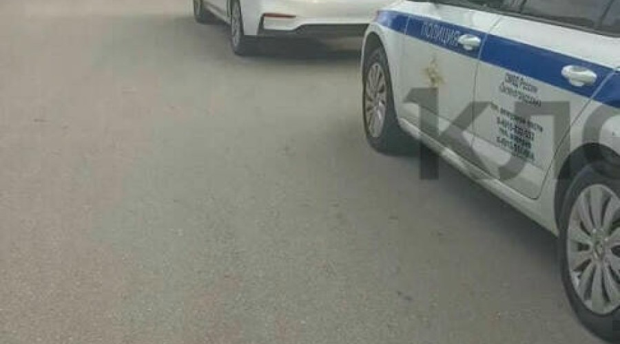 В Зеленоградске таксист сбил подростков на самокате: пострадали двое детей