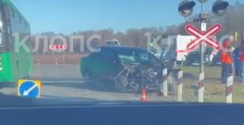 ДТП с легковым автомобилем произошло на железнодорожном переезде в Зеленоградском округе