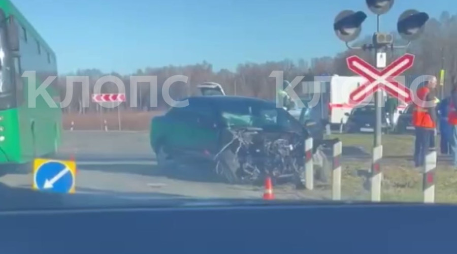 ДТП с легковым автомобилем произошло на железнодорожном переезде в Зеленоградском округе