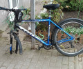 У дома на улице Шаманова с велосипеда сняли колесо