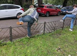 После ливня в Калининграде дорогу к поликлинике на Университетской затопило