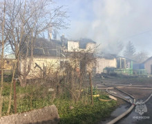 В Гвардейском округе произошел пожар, уничтоживший крышу жилого дома