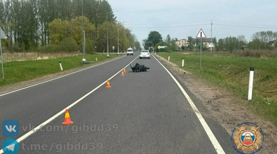 В Нестеровском районе мопедист наехал на пешехода, двигавшегося по краю дороги