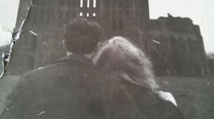 Спустя 54 года: калининградская пара повторила снимок у Кафедрального собора