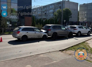 В Калининграде на улице Ульяны Громовой столкнулись три автомобиля, пострадал ребенок