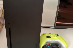 Продам консоль Xbox Series X 1Tb