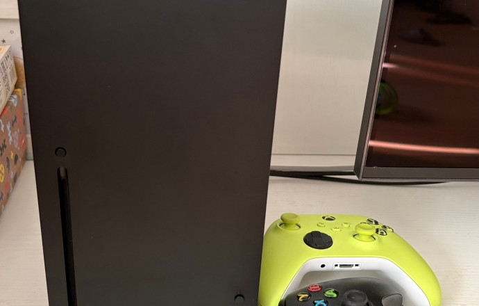 Продам консоль Xbox Series X 1Tb