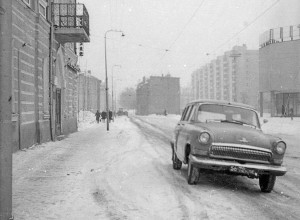 Калининград зимой 1976–1977 годов: улица Фрунзе и «Волга» у «Янтарьэнерго»