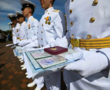 Выпускной вечер нахимовцев в Калининграде: вальс в белой форме