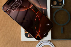 Продаю iPhone 16 Pro 128GB золотистый