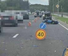 В Калининграде 19-летний мотоциклист с протезом ноги и без водительских прав протаранил идущую впереди легковушку