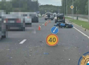 В Калининграде 19-летний мотоциклист с протезом ноги и без водительских прав протаранил идущую впереди легковушку