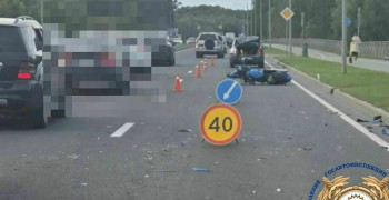 В Калининграде 19-летний мотоциклист с протезом ноги и без водительских прав протаранил идущую впереди легковушку