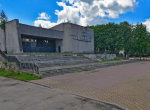 В Славске на месте аварийного кинотеатра «Октябрь» обустроят открытую киноплощадку