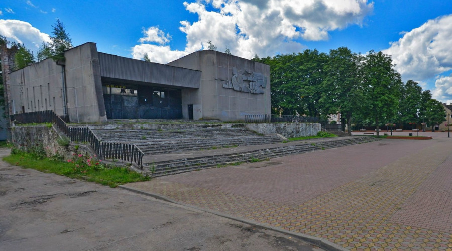 В Славске на месте аварийного кинотеатра «Октябрь» обустроят открытую киноплощадку