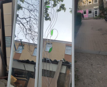 Отдам даром две зеркальные двери от шкафа купе