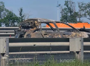 На Северном обходе Калининграда столкнулись грузовик и Audi, легковушка сгорела
