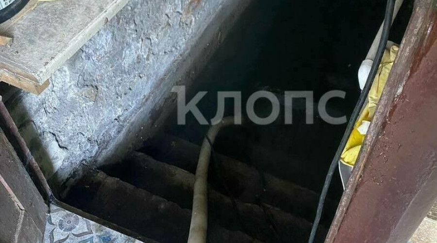В Зеленоградске подвал дома на Железнодорожной затопило после ливня, жители остались без воды