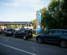 Очереди на калининградских АЗС: от драк до знакомств и бартера на угря