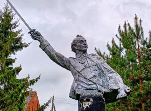 Бюст Суворова и история школы: страницы прошлого посёлка Олехово
