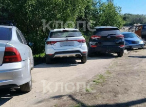 Автомобилисты облюбовали новый участок велодорожки «От косы до косы» в Янтарном для парковки