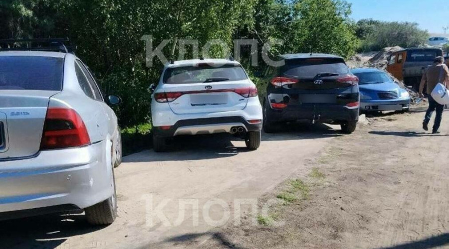 Автомобилисты облюбовали новый участок велодорожки «От косы до косы» в Янтарном для парковки