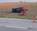В Гвардейском районе автомобиль вылетел на встречную полосу и перевернулся в поле