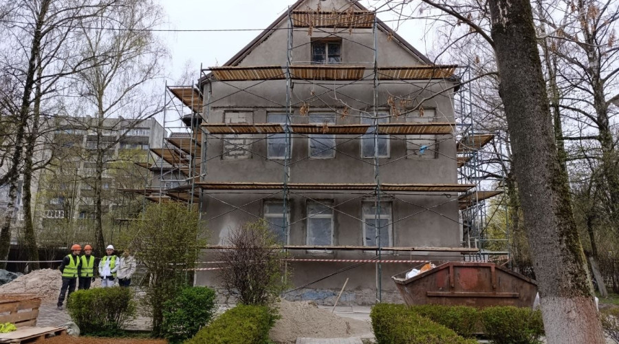 Благоустройство территории у Дома семьи на улице Леонова запланировано в Калининграде