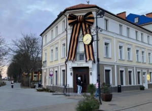 ЗАГС в Зеленоградске украсили георгиевским бантом к 9 мая