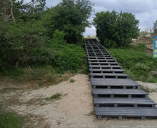 На Куршской косе обновили 53-метровый участок настила на экотропе «Высота Эфа»