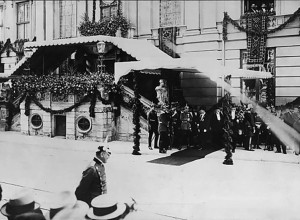 Кёнигсберг: приветствие кайзера у Кнайпхофской ратуши в 1910 году