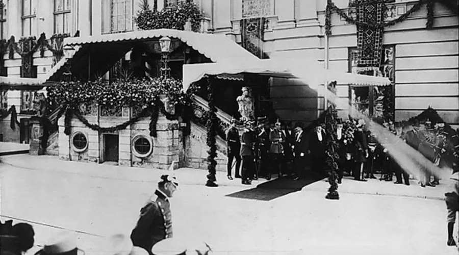 Кёнигсберг: приветствие кайзера у Кнайпхофской ратуши в 1910 году