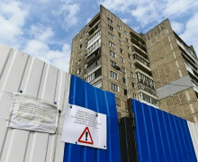Громкоговоритель и вода в баклажках: как живёт непокорная высотка на Московском, 68