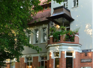 Дом с горгульей на бывшей Луизеналлее в историческом районе Кёнигсберга Хуфен