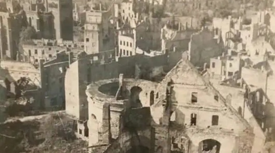 Вид с замковой башни на руины Кёнигсберга: 1945–1950 годы
