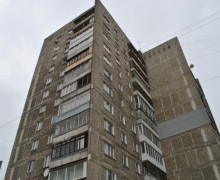 В Калининграде начали расселение жителей дома на Московском проспекте из-за угрозы обрушения соседней аварийной высотки