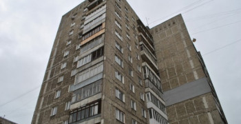 В Калининграде начали расселение жителей дома на Московском проспекте из-за угрозы обрушения соседней аварийной высотки